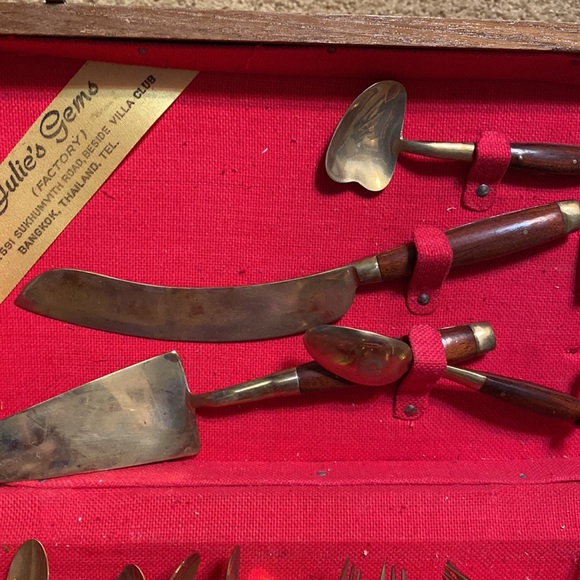 JULIE’S GEMS FLATWARE 19 PIECES with CASE - Picture 4 of 5